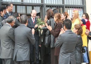 Cihaner, güller ve alkışlarla uğurlandı 